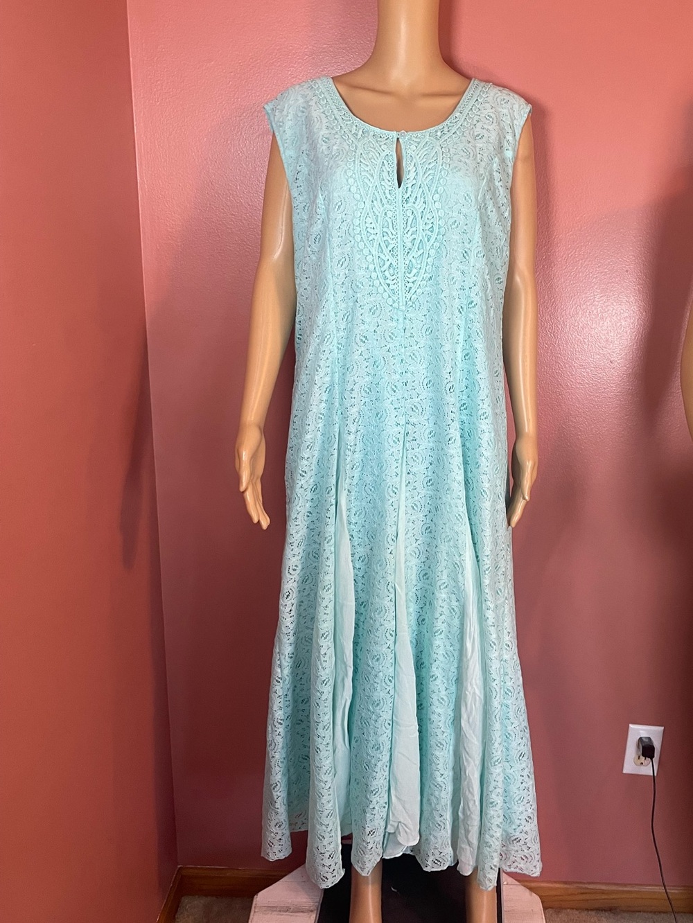Sleeveless Lace Maxi Dress in Mint